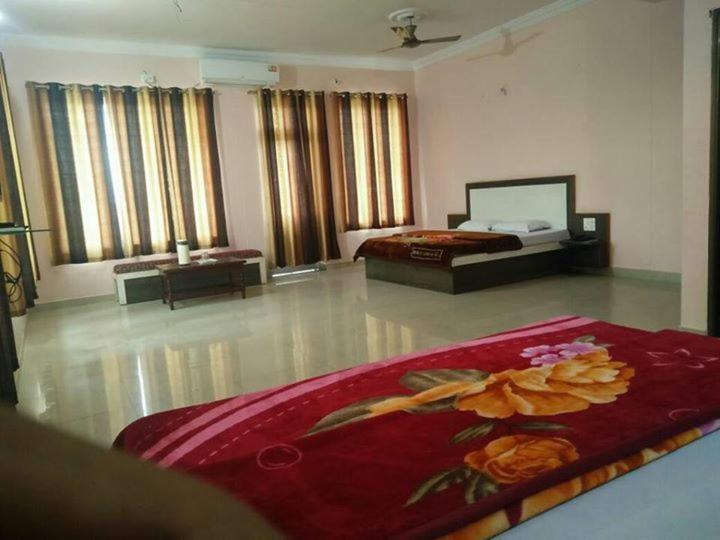 Hotelyashpalace Maihar Bagian luar foto